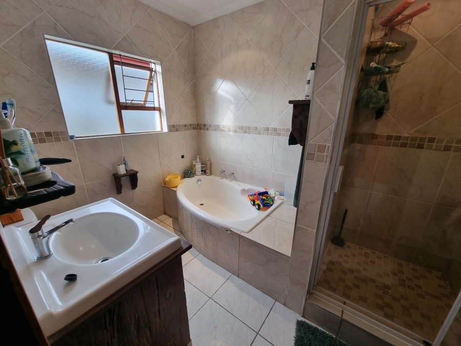 3 Bedroom Property for Sale in Dobson Western Cape